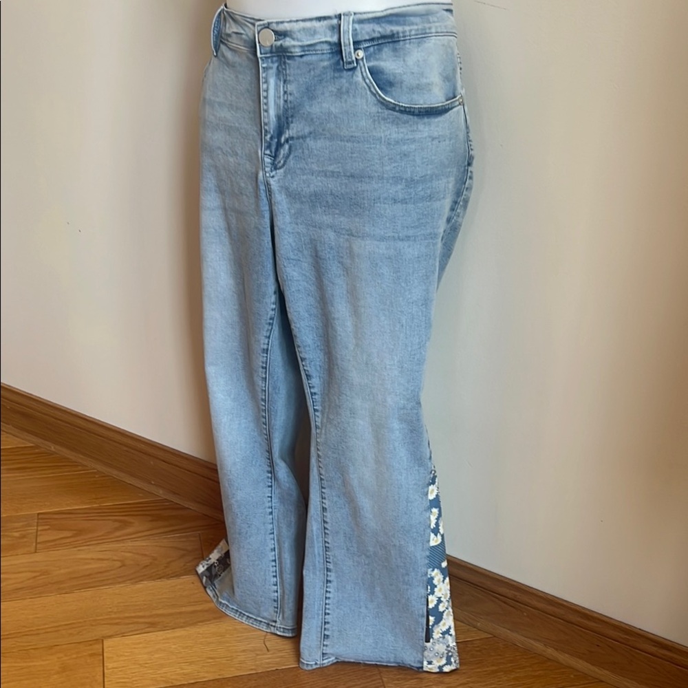 Diane Gilman wide leg floral embroidered jeans Women's Jeans